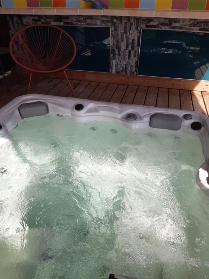 Chambre Double Avec Piscine Et Jacuzzi Bernadets-Debat ภายนอก รูปภาพ